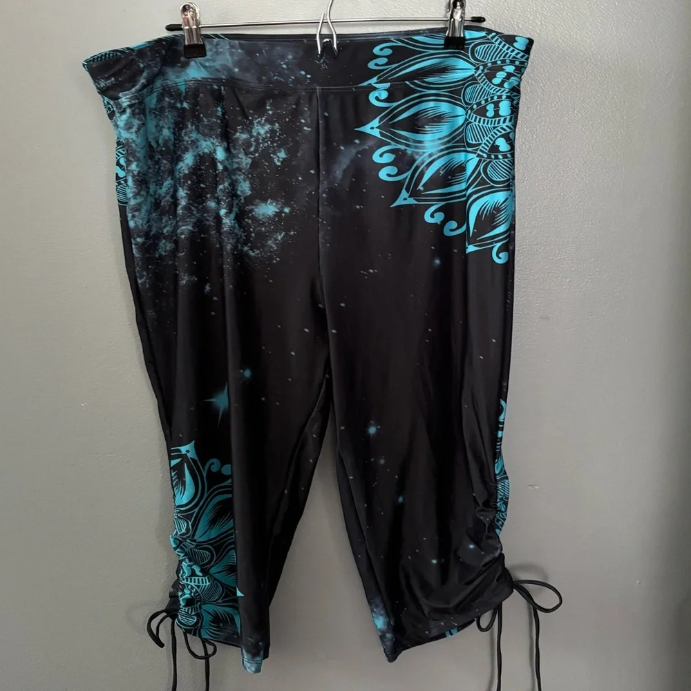 NWOT Turquoise Floral Mandala Swim Capri Rash Guard Leggings